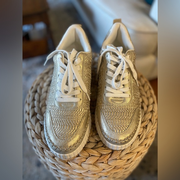 NEW Gold weave wedge/platform sneakers Universal Threads size 9.5 - Picture 11 of 14